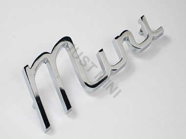 Badge "MINI" chromé